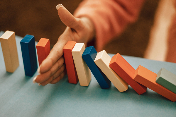 hand-stopping-domino-effect