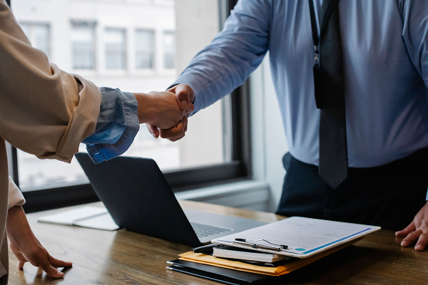 crop-colleagues-shaking-hands-in-office